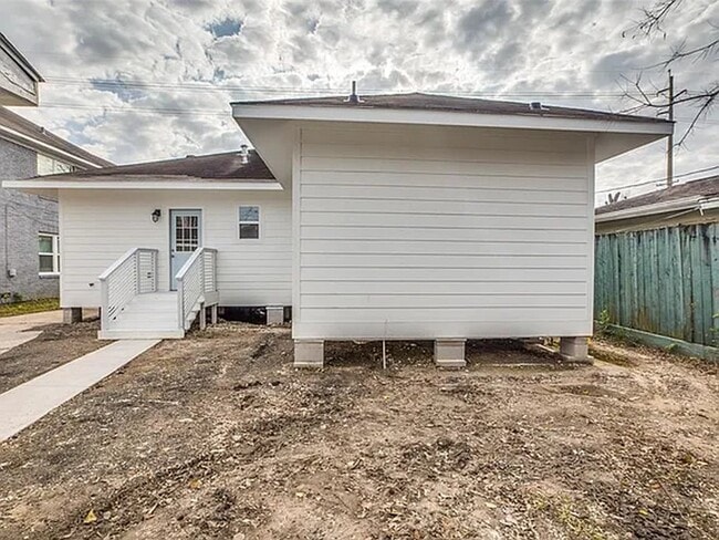 Building Photo - 6619 Sherman St