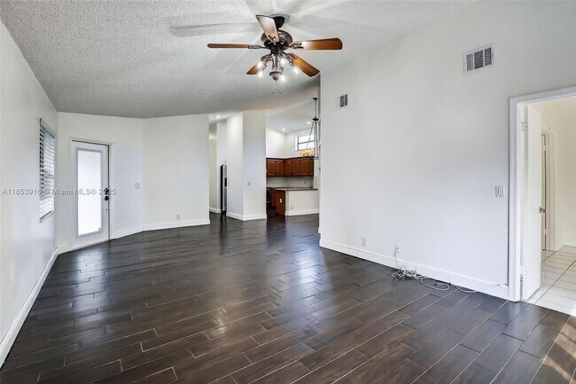 Building Photo - 581 Lakeside Cir