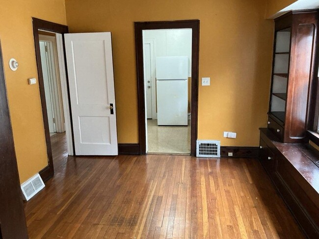 Building Photo - 3428 W 117th St