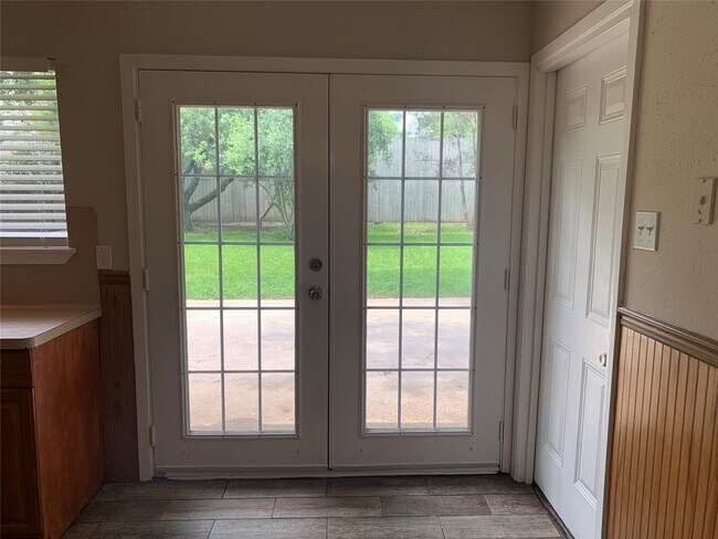 Building Photo - 7739 Bunker Wood Ln