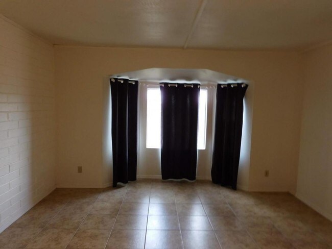 Building Photo - 154 E Papago Way