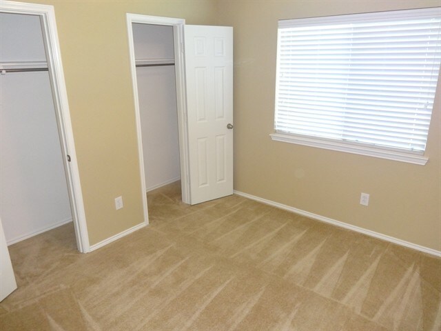 Building Photo - 741 Fairview Ave