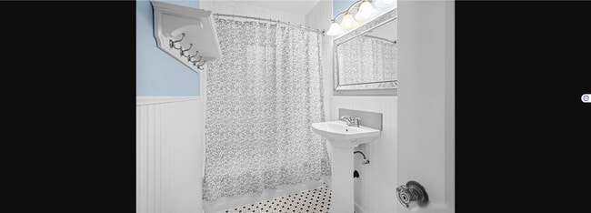 Building Photo - 8 Newell St