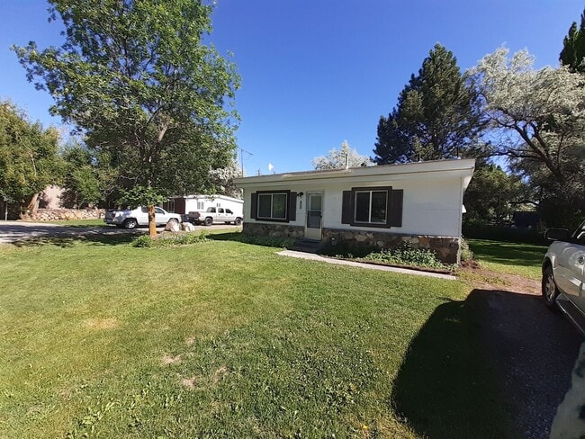 Building Photo - *LEASE TAKEOVER* Charming 1-Bedroom Home – Just 5 Minutes South of Rexburg!
