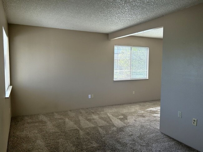 Building Photo - Affordable 1 Bed / 1 Bath Condo Near CSU – Summer Discount!