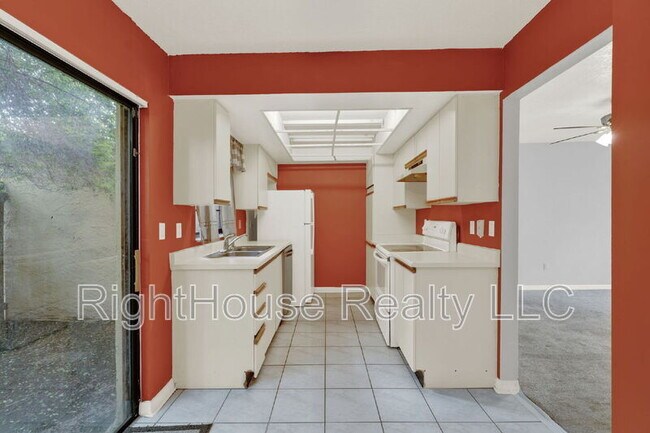 Building Photo - 3267 Forest Oaks Ct