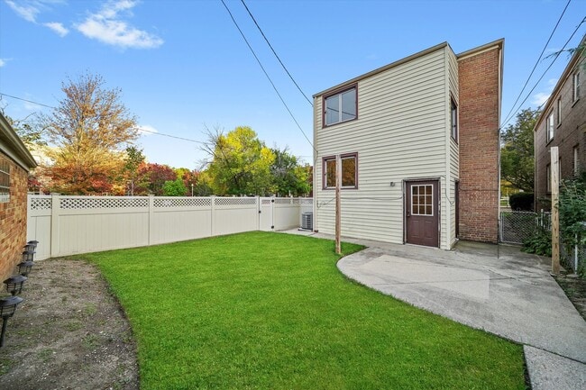 Building Photo - 5400 W Berteau Ave