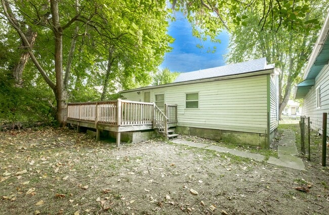 Building Photo - 917 Watt St