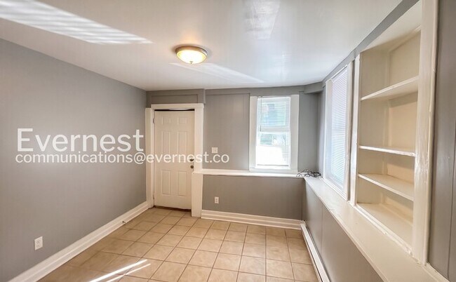 Building Photo - 32 Woodlawn Dr
