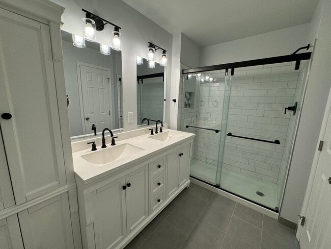 Building Photo - THREE BEDROOM  w Finished Basement- PARKLA...