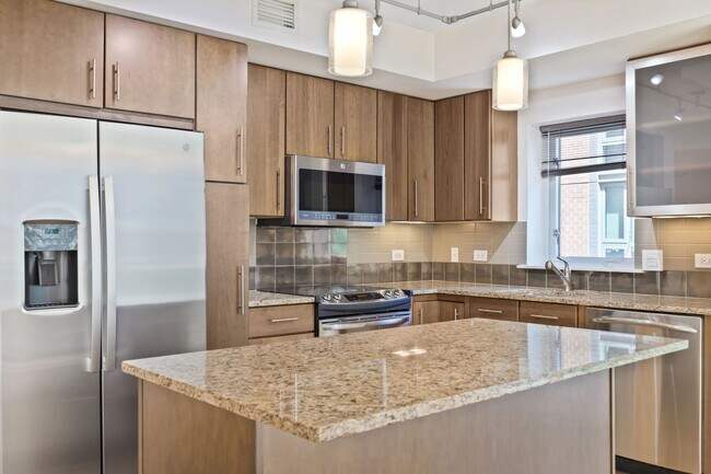 Building Photo - Modern 2br/2ba at Navy Yard