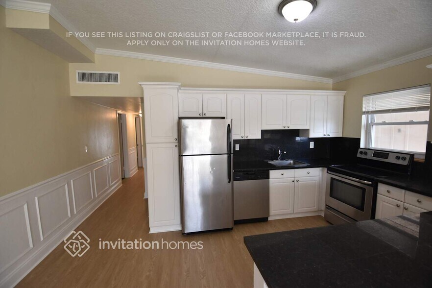 Building Photo - 3317 SW 15th Ct