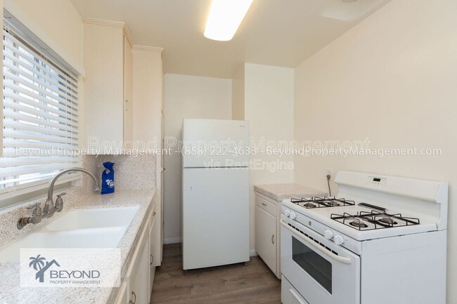 Building Photo - 4437.5 Menlo Ave