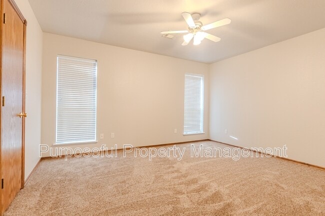 Building Photo - 607 Bob White Dr