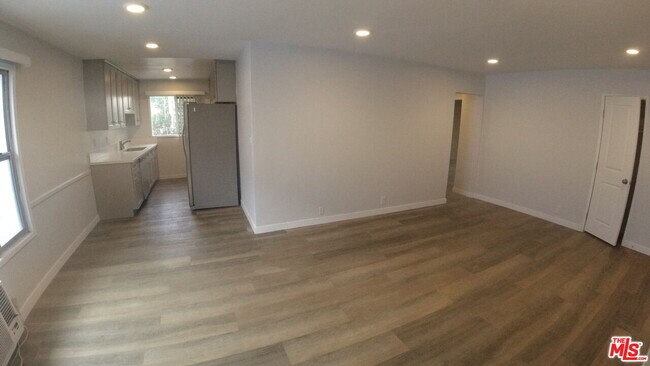 Primary Photo - 750 N Hayworth Ave