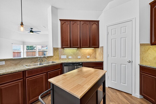 Building Photo - 16930 Creek Mountain Dr