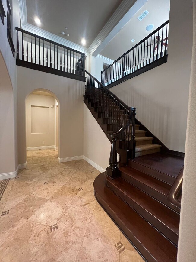 Building Photo - Spectacular Mont Calabasas 5 bed, 5.5 bath Estate