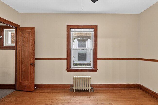 Building Photo - 1822 Gunderson Ave