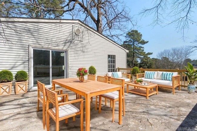 Building Photo - 2014 W Lakeview