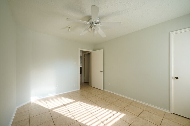 Building Photo - 5838 N Magazine Cir