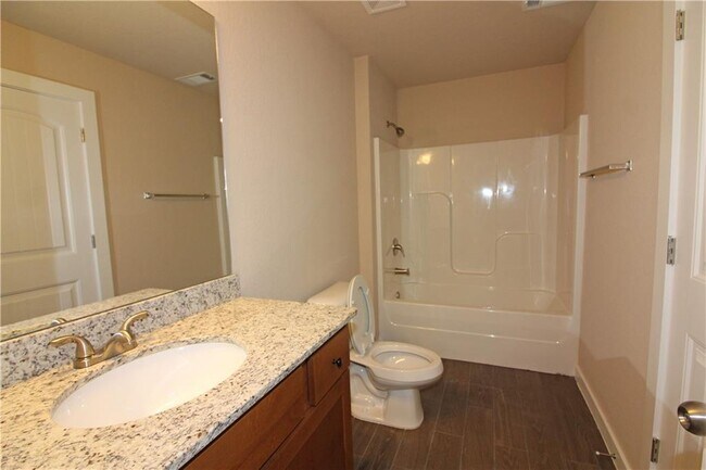 Building Photo - 471 Barbet Dr