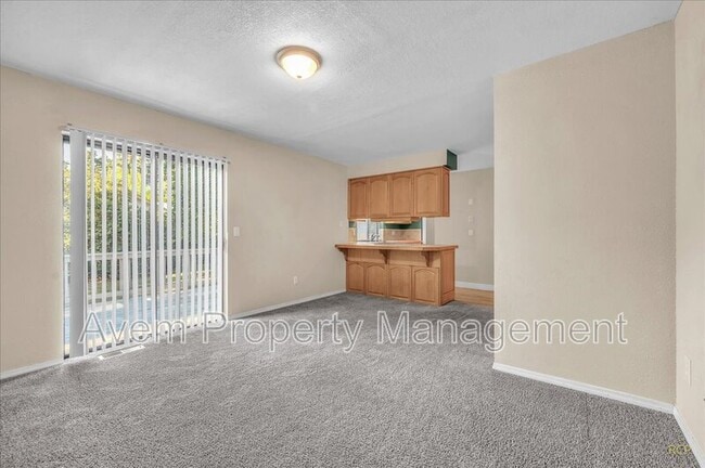 Building Photo - 14995 SW Daphne Ct