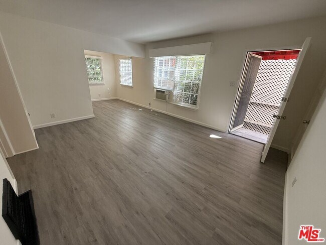 Building Photo - 1846 Pandora Ave