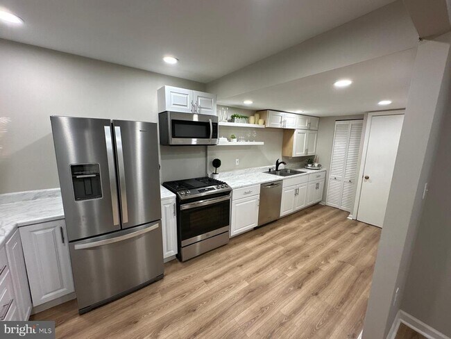 Building Photo - 6521 Gildar St