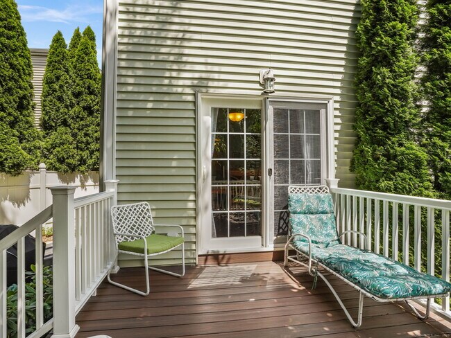 Building Photo - 56 Barholm Ave
