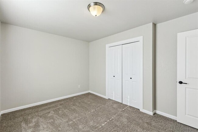 Building Photo - 824 Hunter Pl