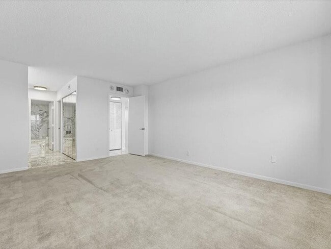 Building Photo - 4900 N Ocean Blvd