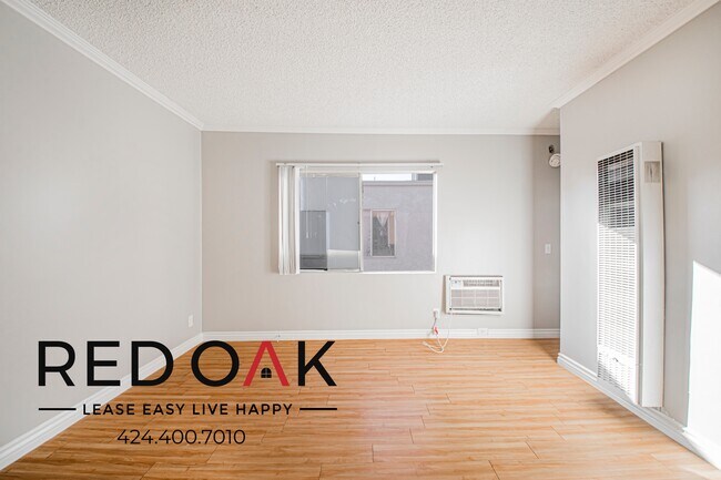 Building Photo - 15405 Vanowen St