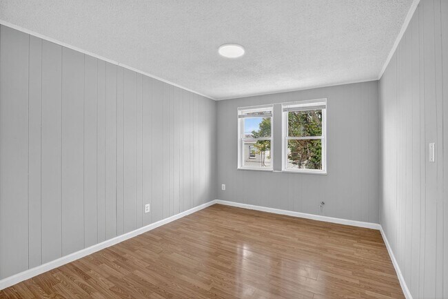 Building Photo - Narcissus