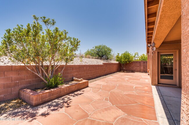 Building Photo - 677 W Pizzicato Ln