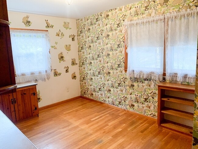 Building Photo - 227 Green River Rd