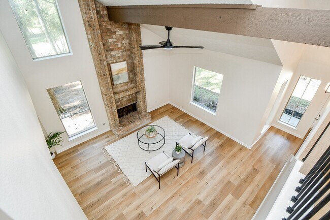 Building Photo - 21 Edgewood Forest Ct