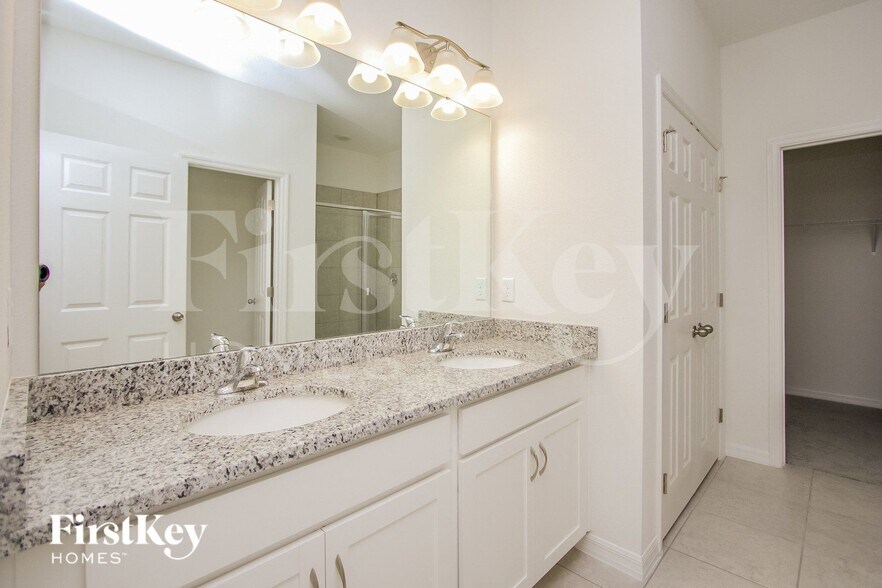 Building Photo - 328 Corbel Ln