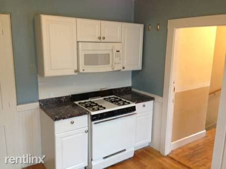 Building Photo - 76 Standish St