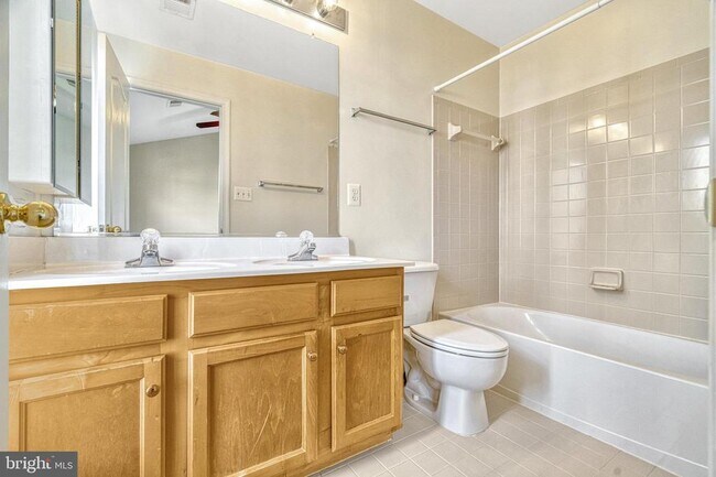 Building Photo - 13051 Park Crescent Cir