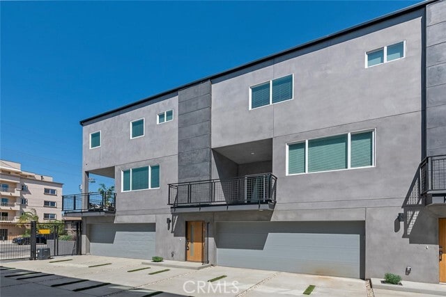 Building Photo - 13538 Vanowen St