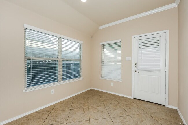 Building Photo - 517 Pawnee St