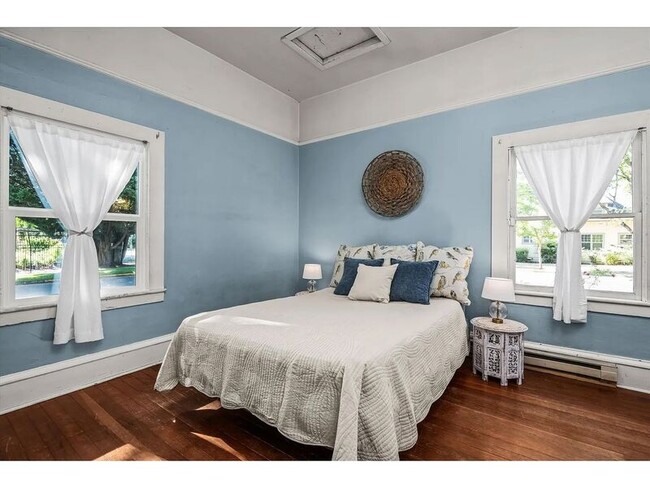 Building Photo - 511 Madison St