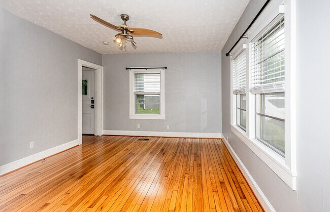 Building Photo - Cozy 2BD/2BTH in South Knoxville