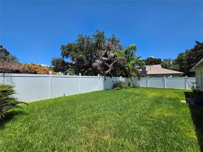 Building Photo - 806 Lesa Glen Pl