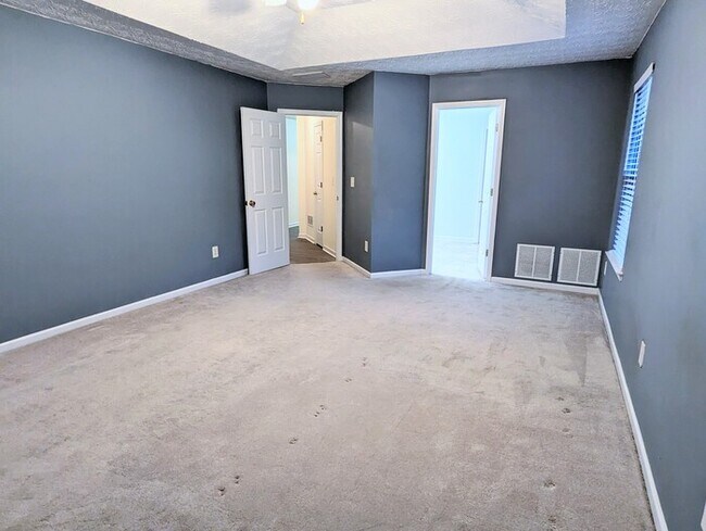 Building Photo - House 3 beds 2.5 baths