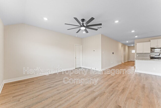 Building Photo - 1428 Redwood Crk