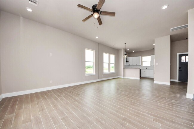 Building Photo - 11141 Rd 5503