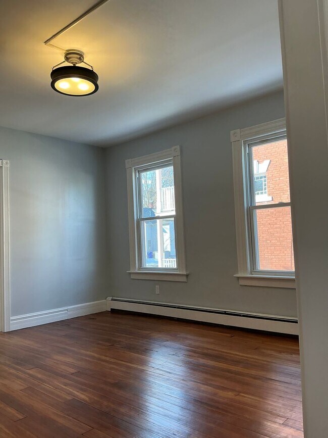 Building Photo - 518-522 High Street