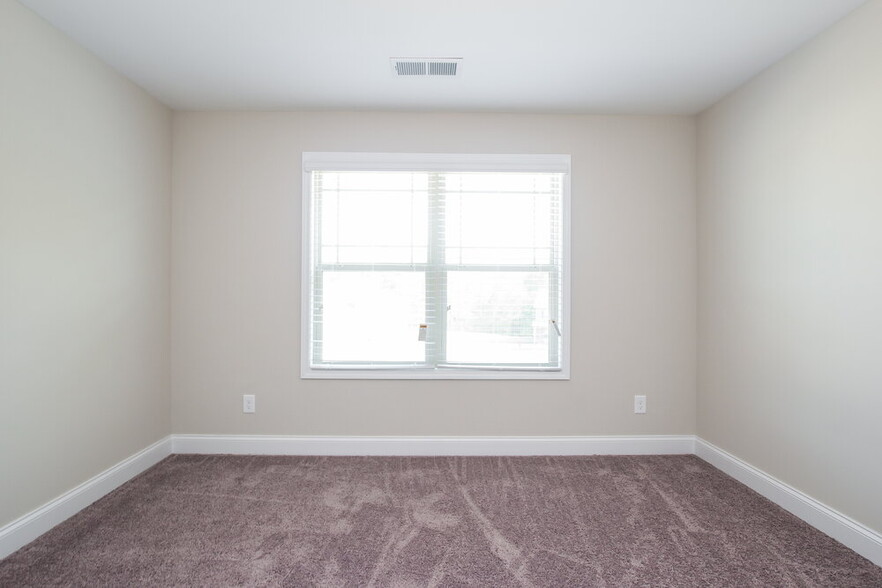 Building Photo - 592 Joneus Dr