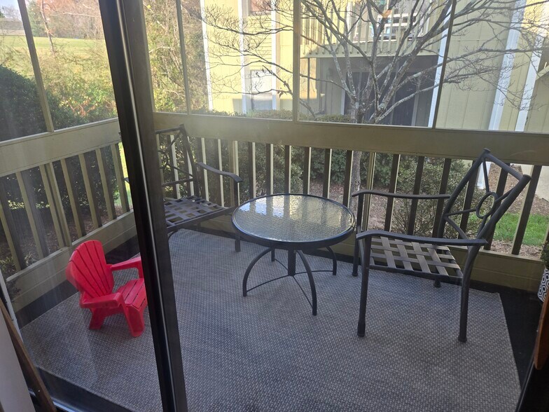 Screened patio - 110 Heywood Rd